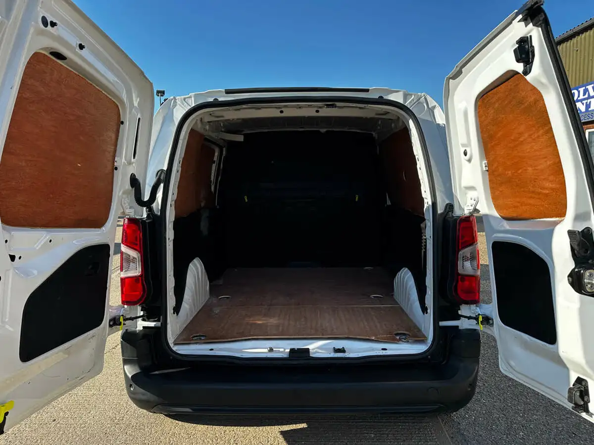 2019-peugeot-partner-16bluehdi-1000-professional-big-8