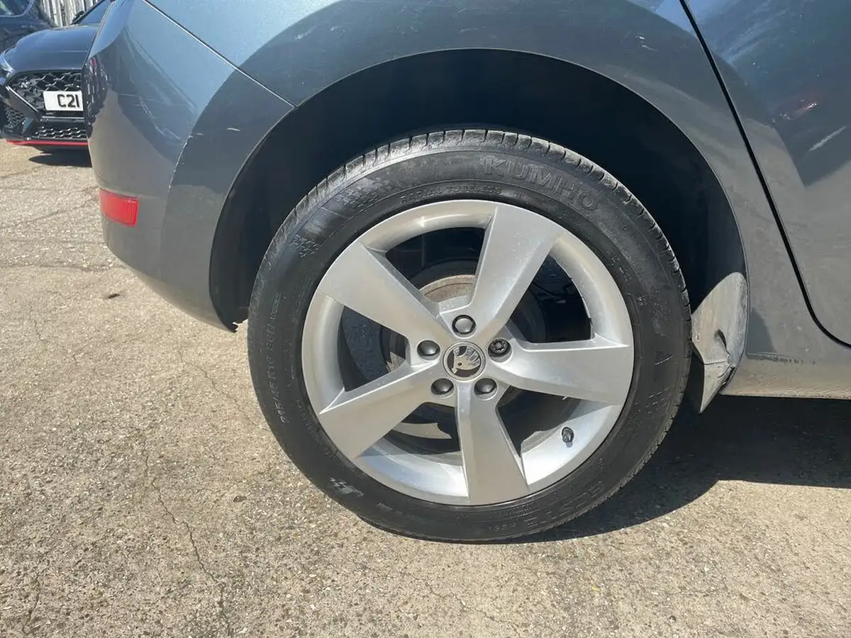 2020-skoda-fabia-10-tsi-se-l-95ps-hatchback-big-8