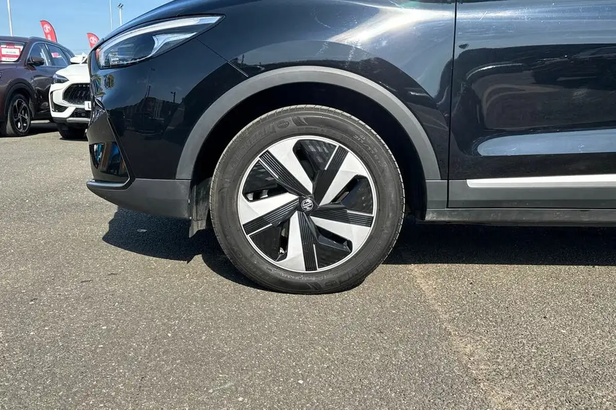 2022-mg-zs-suv-e-trophy-ev-156ps-long-range-big-9