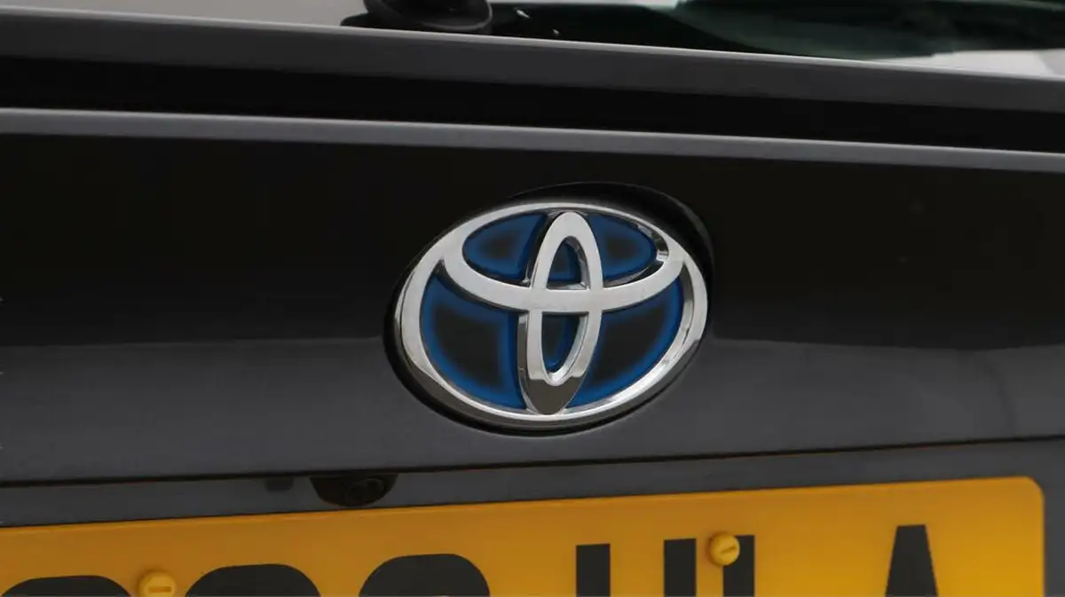 2020-toyota-c-hr-18-vvt-i-icon-parking-pack-big-22