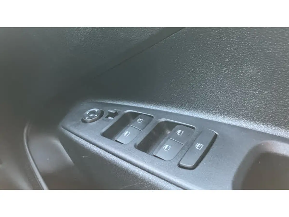 2022-hyundai-i10-12-premium-auto-big-27
