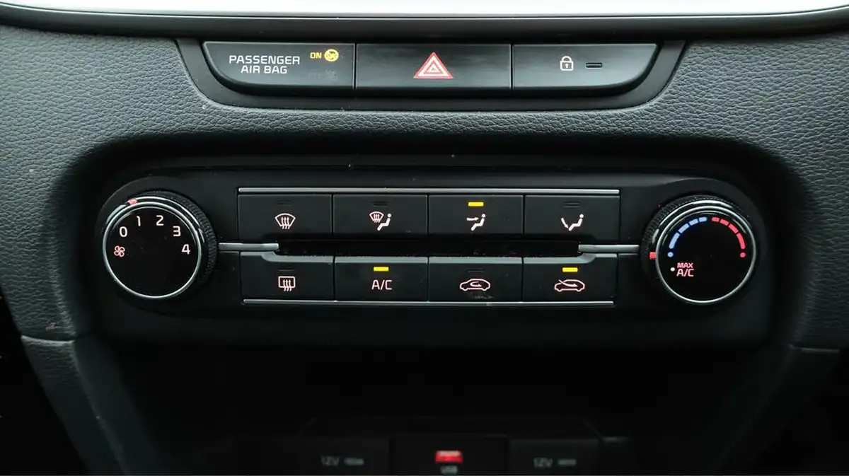 2022-kia-xceed-10-t-gdi-2-big-12