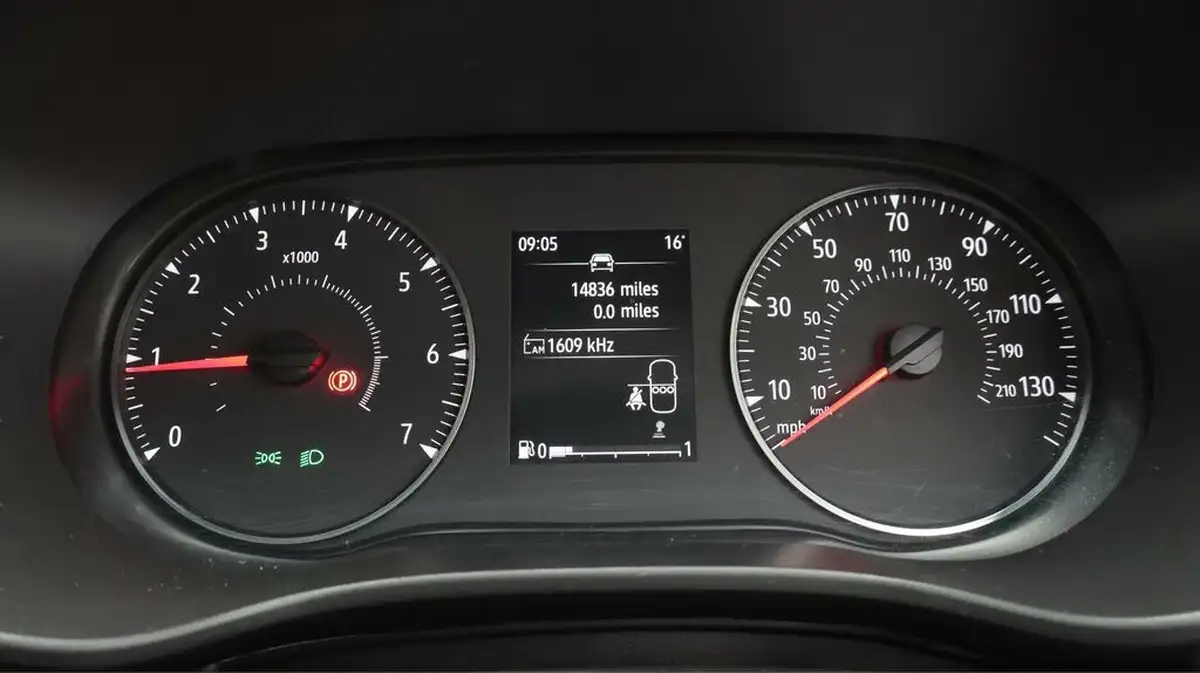 2022-dacia-sandero-10-sce-essential-big-10