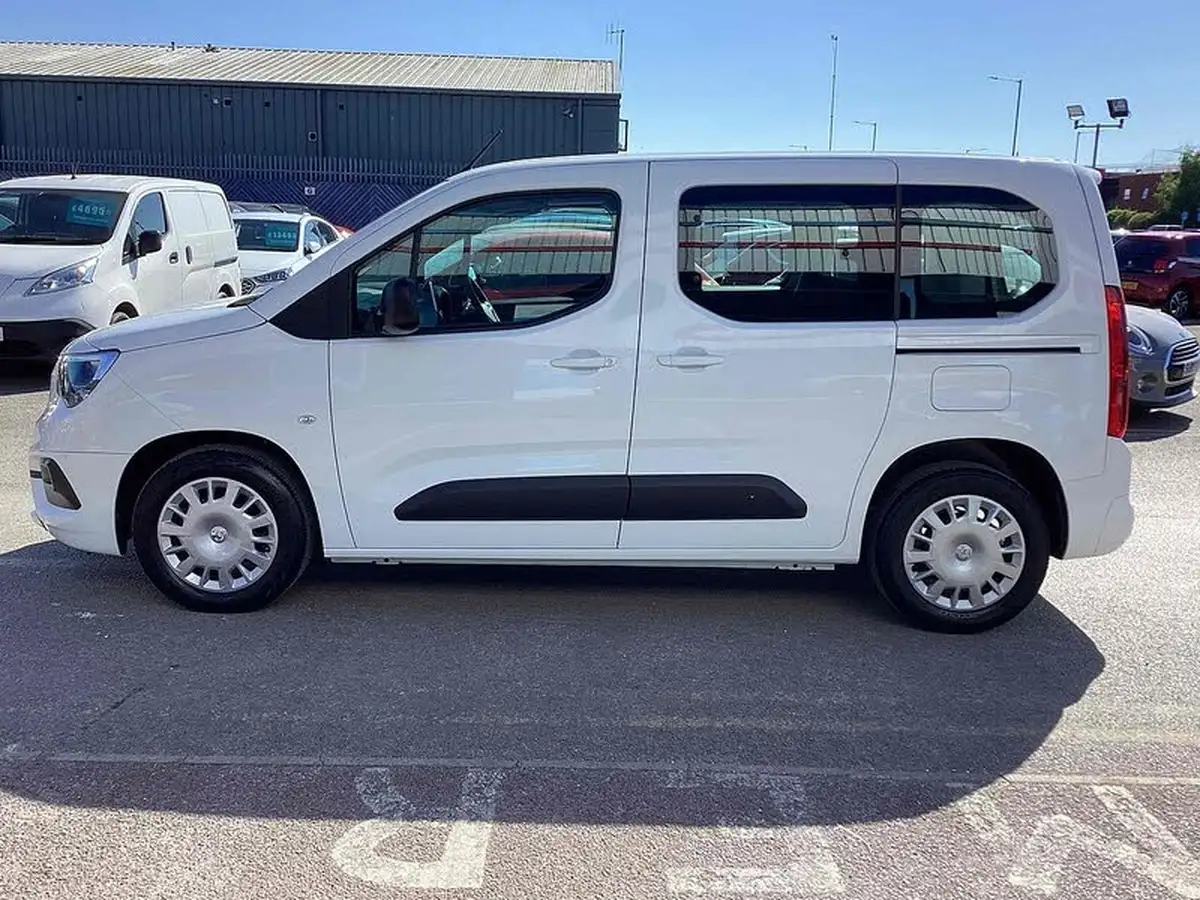 2021-vauxhall-combo-life-12i-edition-big-12