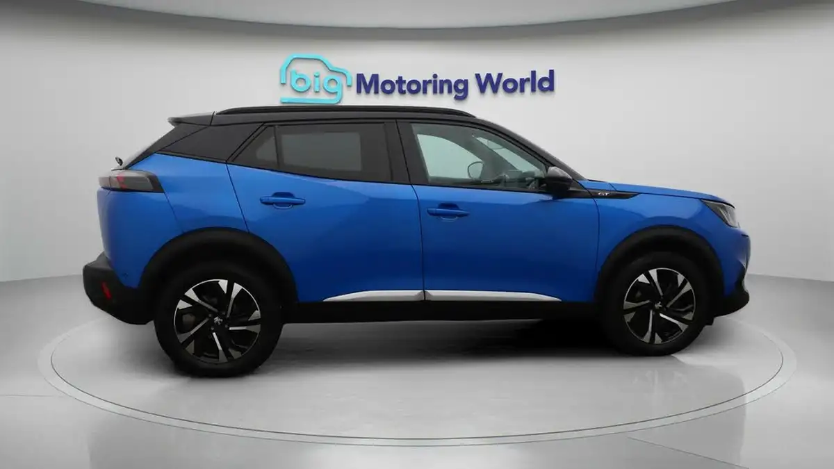 2022-peugeot-2008-suv-12-puretech-gt-big-8