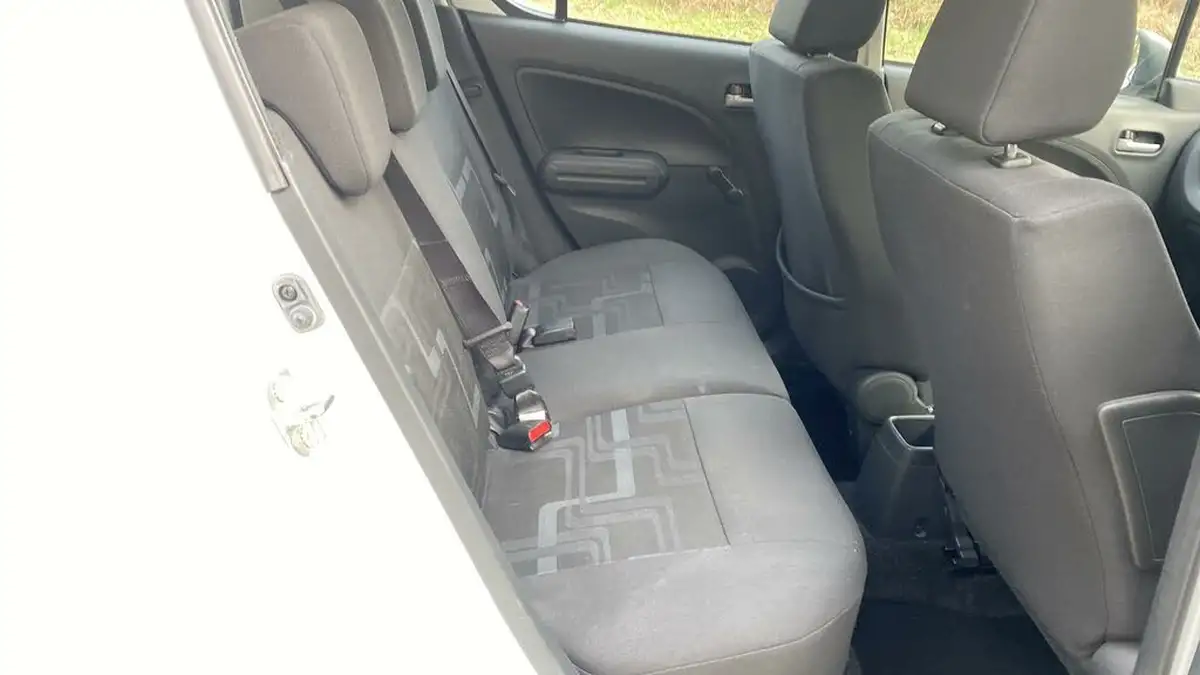 2012-suzuki-splash-10-sz2-big-26