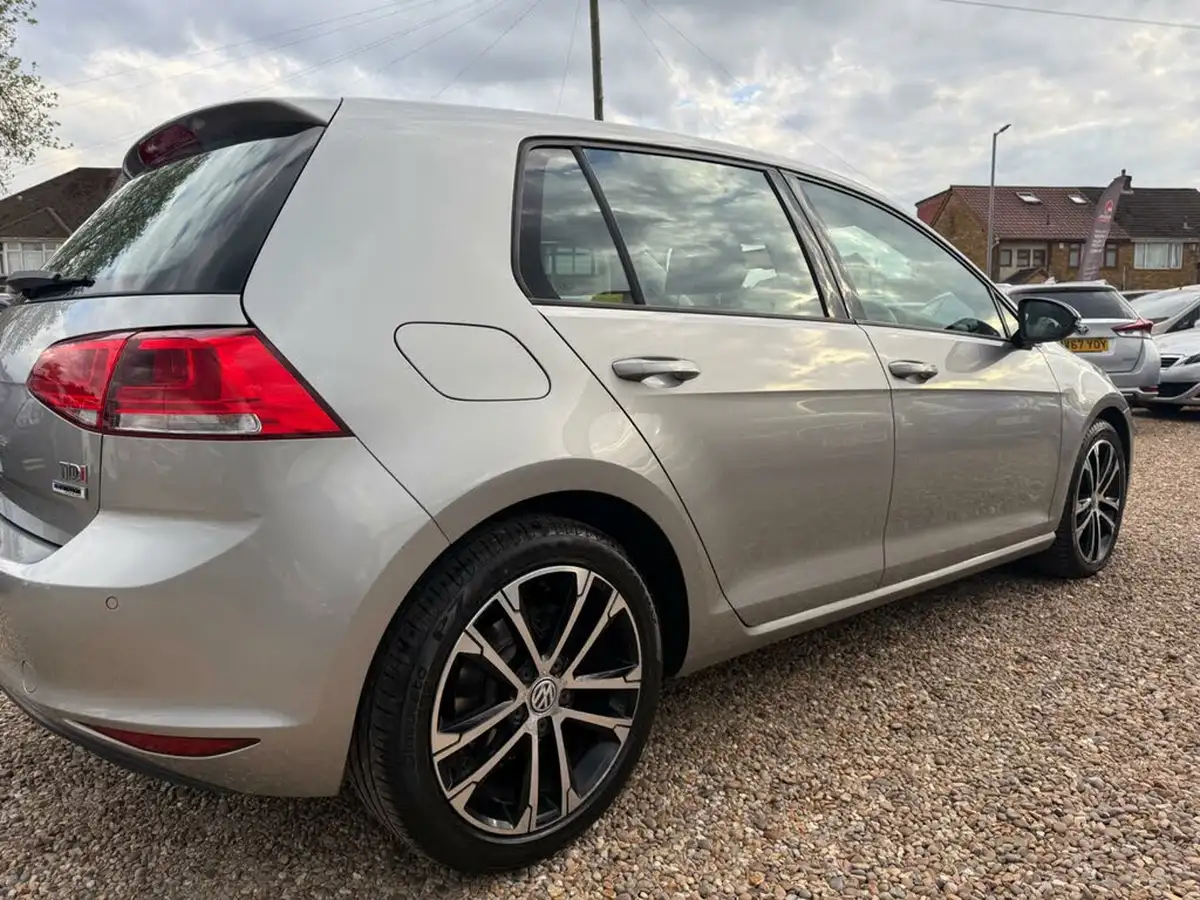 2015-volkswagen-golf-16tdi-match-105ps-bmt-ss-5d-big-20