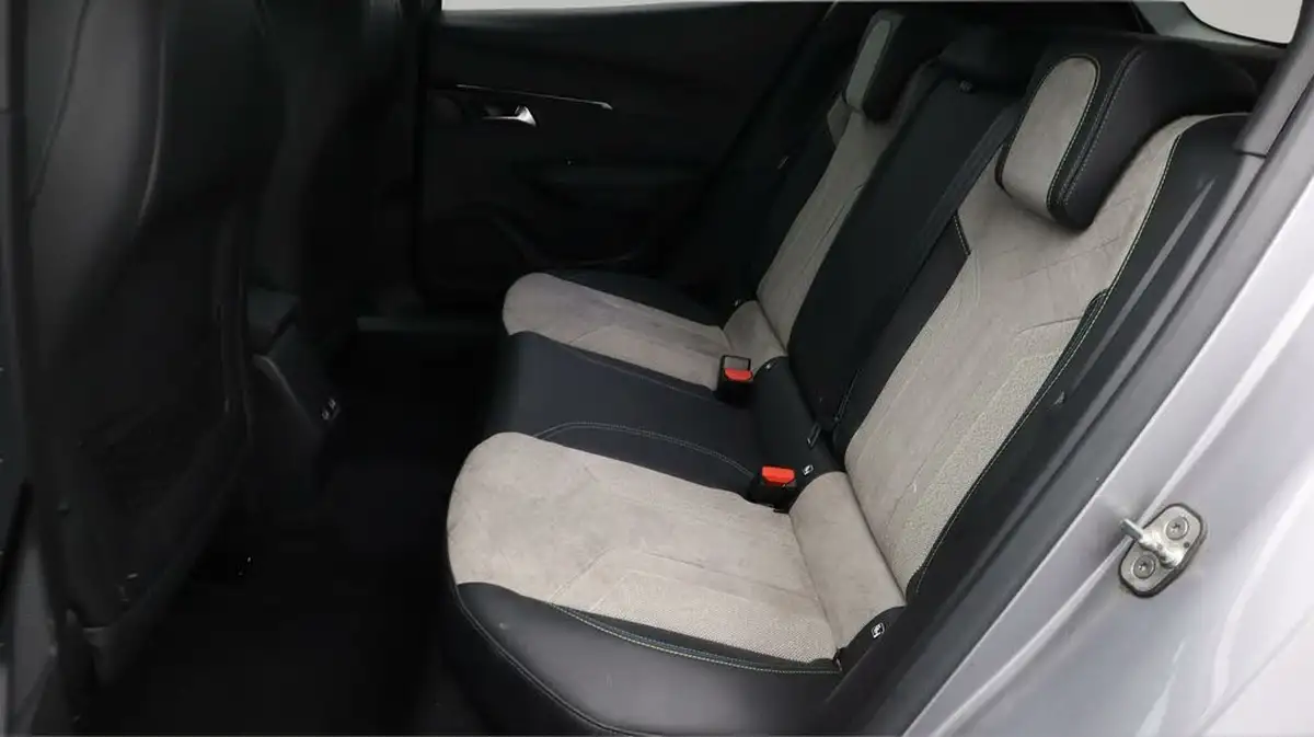 2021-peugeot-2008-suv-e-gt-premium-big-16