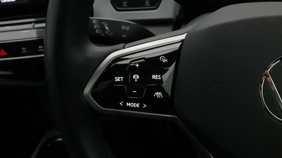 2022-volkswagen-id3-e-max-big-25