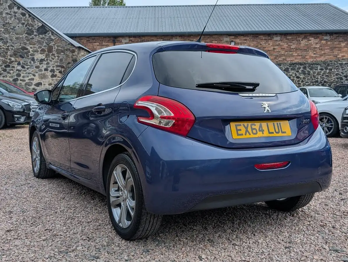 2014-peugeot-208-12-allure-vti-5d-big-14