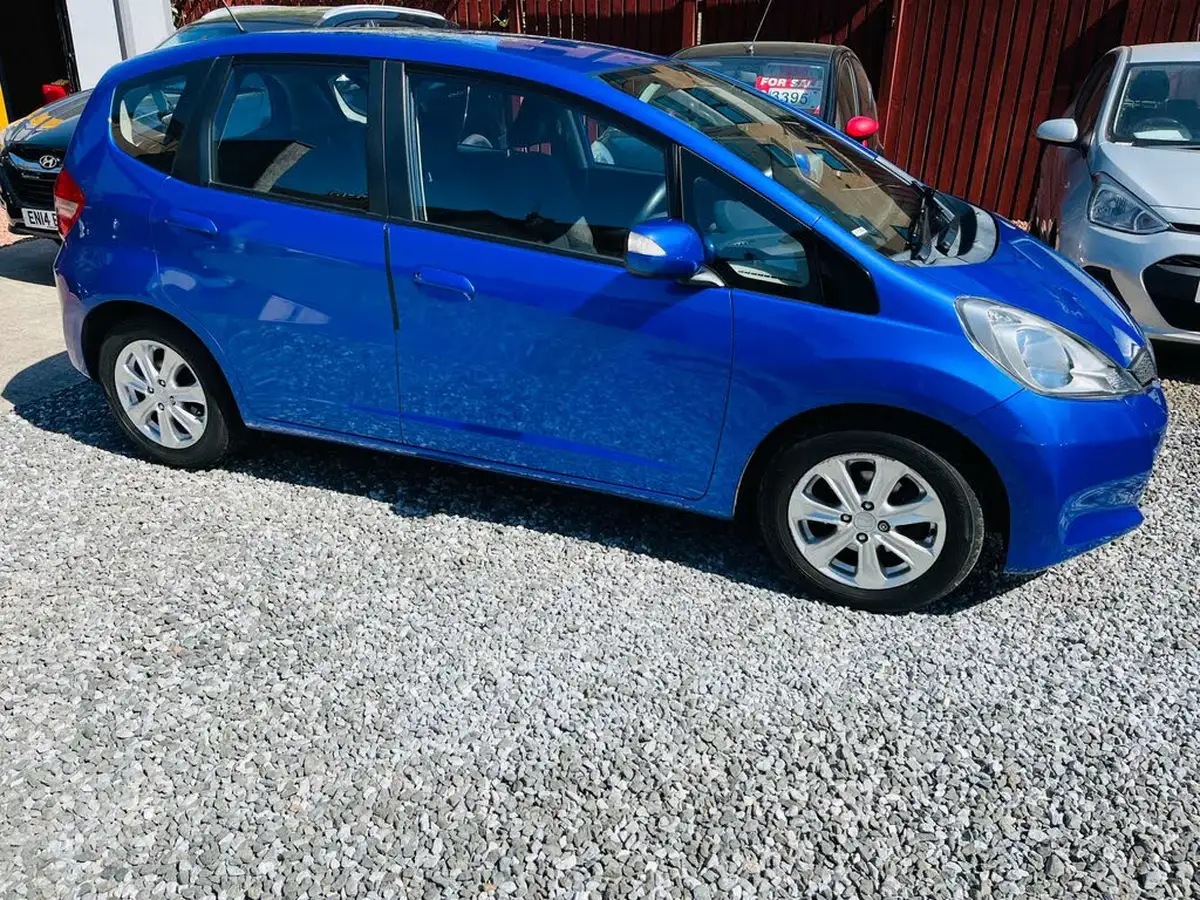 2012-honda-jazz-14-es-big-0