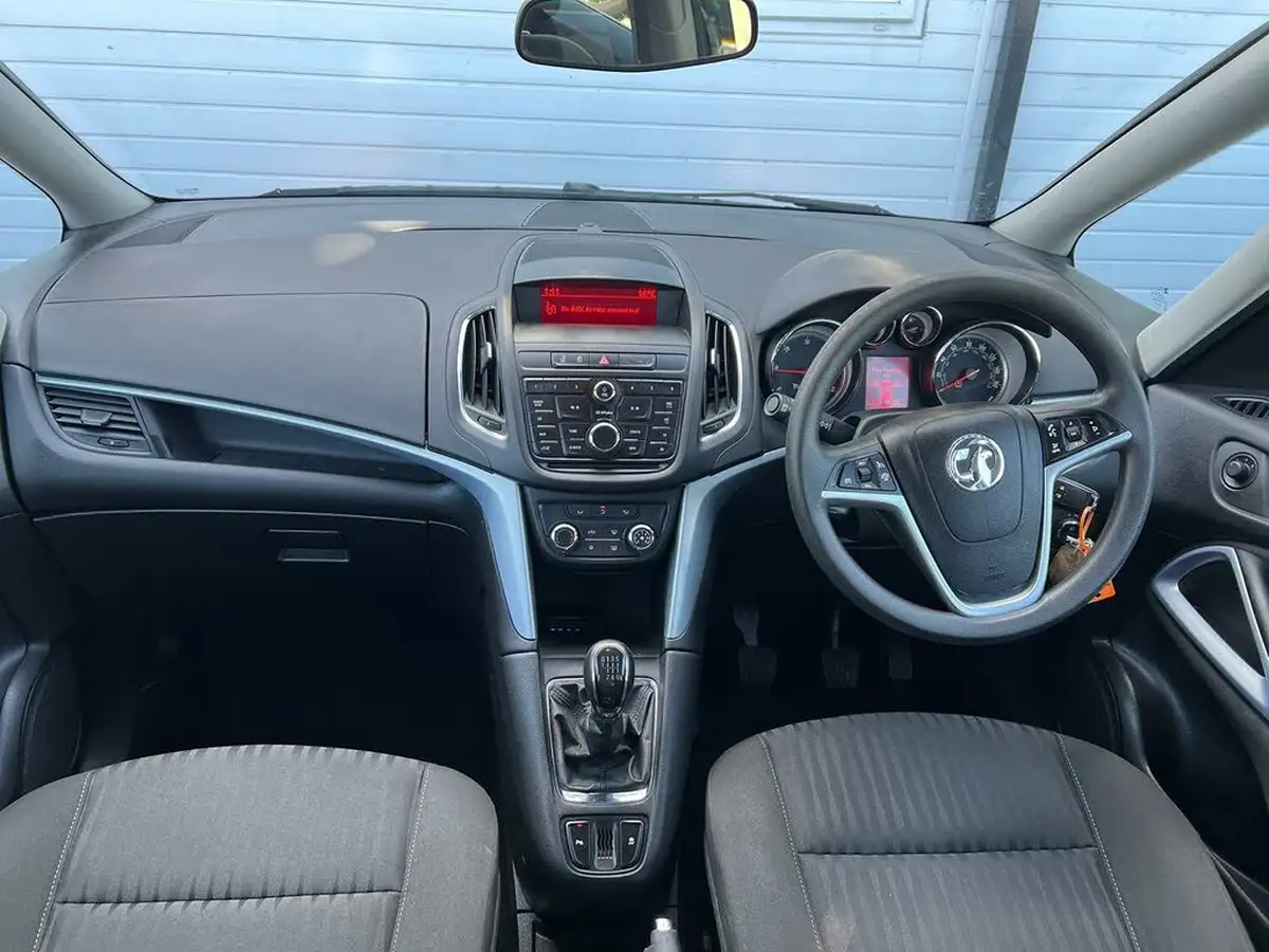 2014-vauxhall-zafira-tourer-20td-exclusiv-130ps-big-11