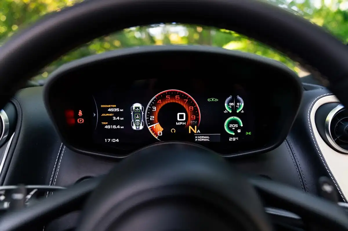 2018-mclaren-570s-38-coupe-big-19