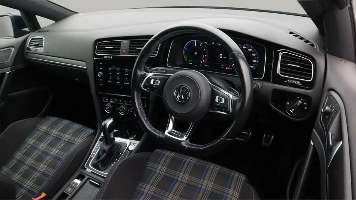 2020-volkswagen-golf-14-tsi-gte-advance-big-9