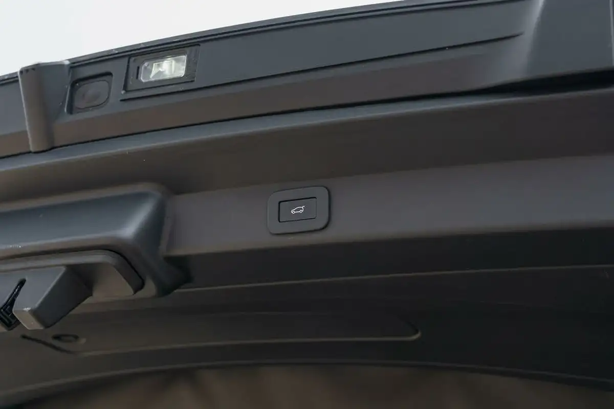 2023-land-rover-range-rover-sport-30-d300-dynamic-se-big-17