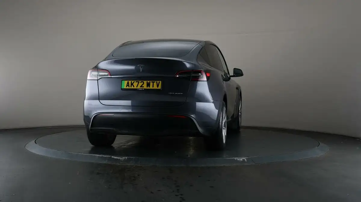 2022-tesla-model-y-e-long-range-big-69