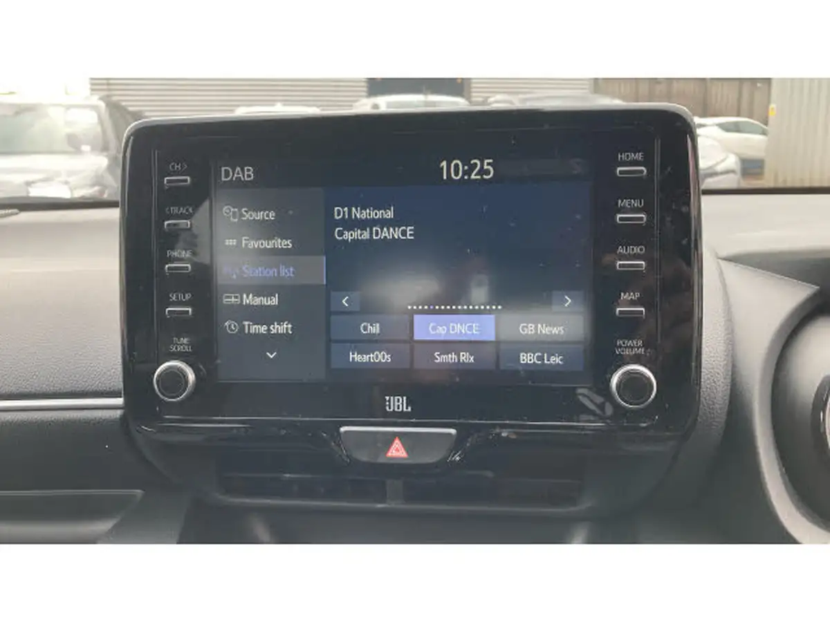 2022-toyota-yaris-15-vvt-i-dynamic-big-6