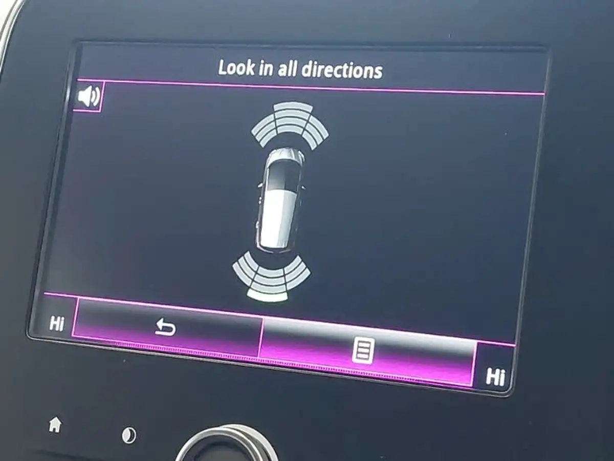 2019-renault-scenic-13-tce-iconic-big-15