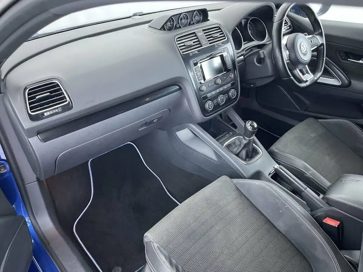 2015-volkswagen-scirocco-14-tsi-gt-big-29