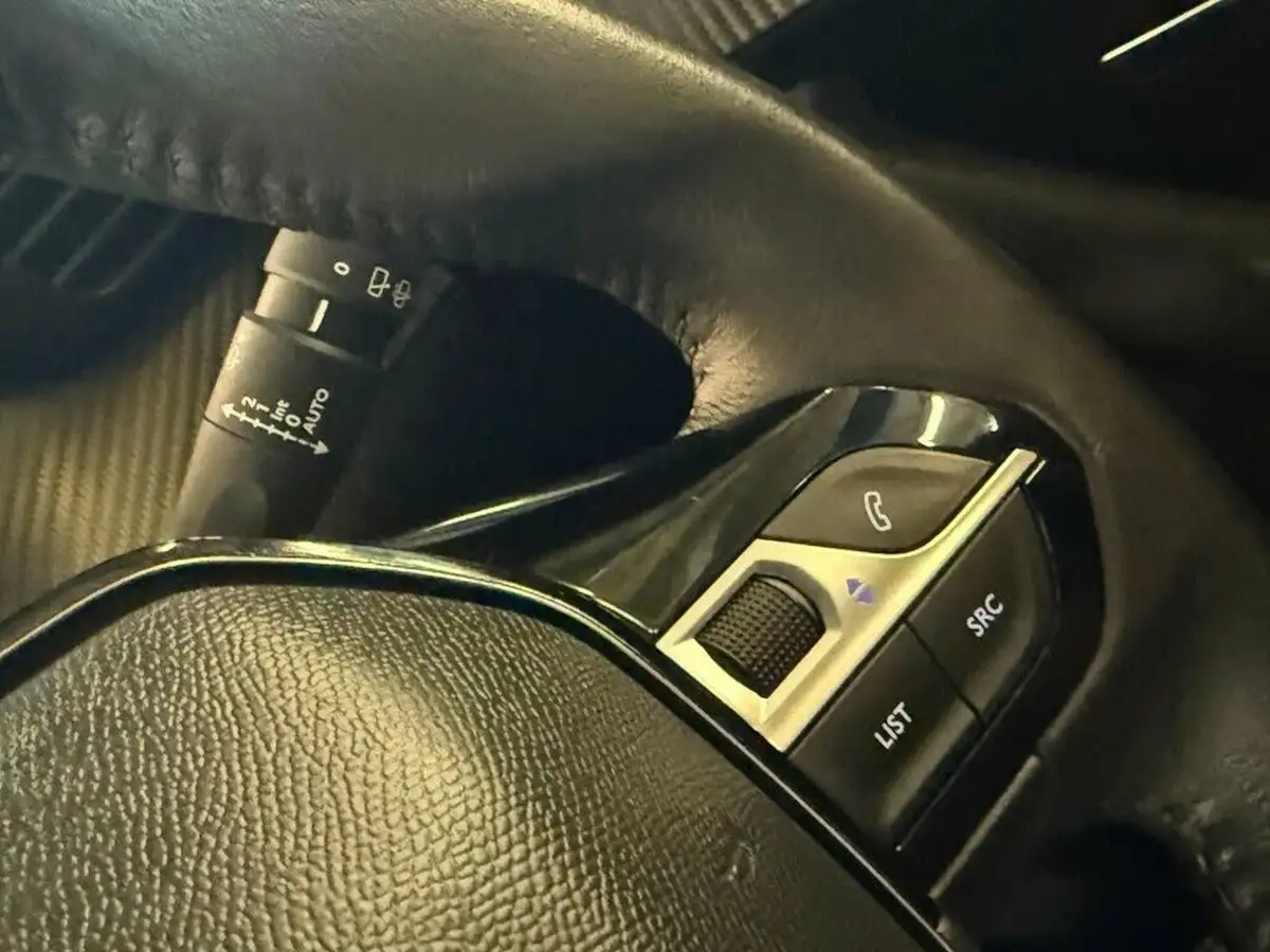 2022-peugeot-2008-suv-12-puretech-allure-premium-100bhp-big-32