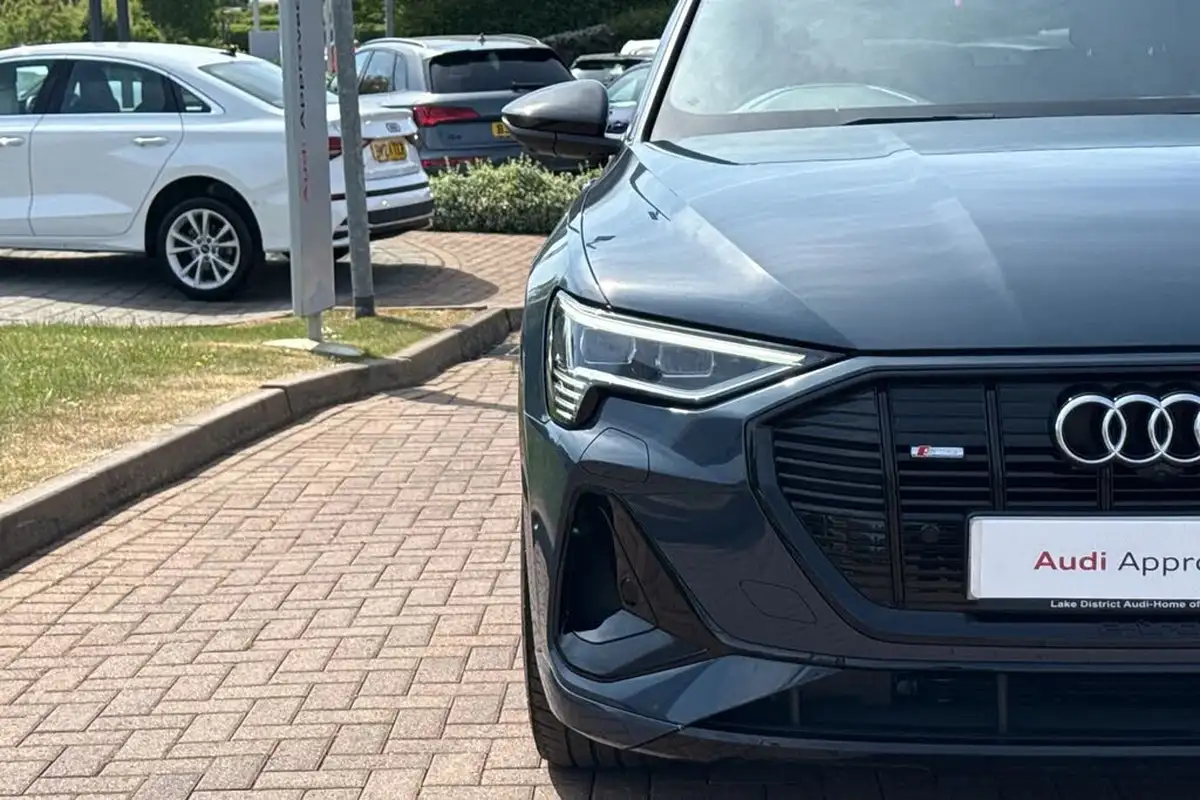 2023-audi-e-tron-55e-black-edition-sportback-big-29
