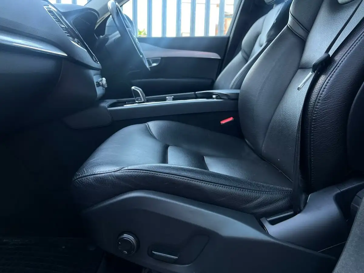 2017-volvo-xc90-20-t8-momentum-momentum-hybrid-auto-big-32