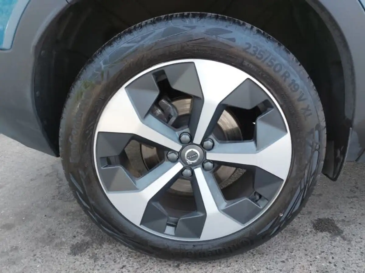 2024-volvo-xc40-20-b3-plus-big-11