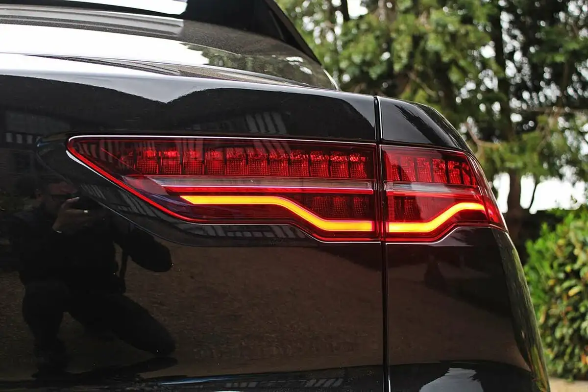 2023-jaguar-i-pace-ev400-hse-black-big-5
