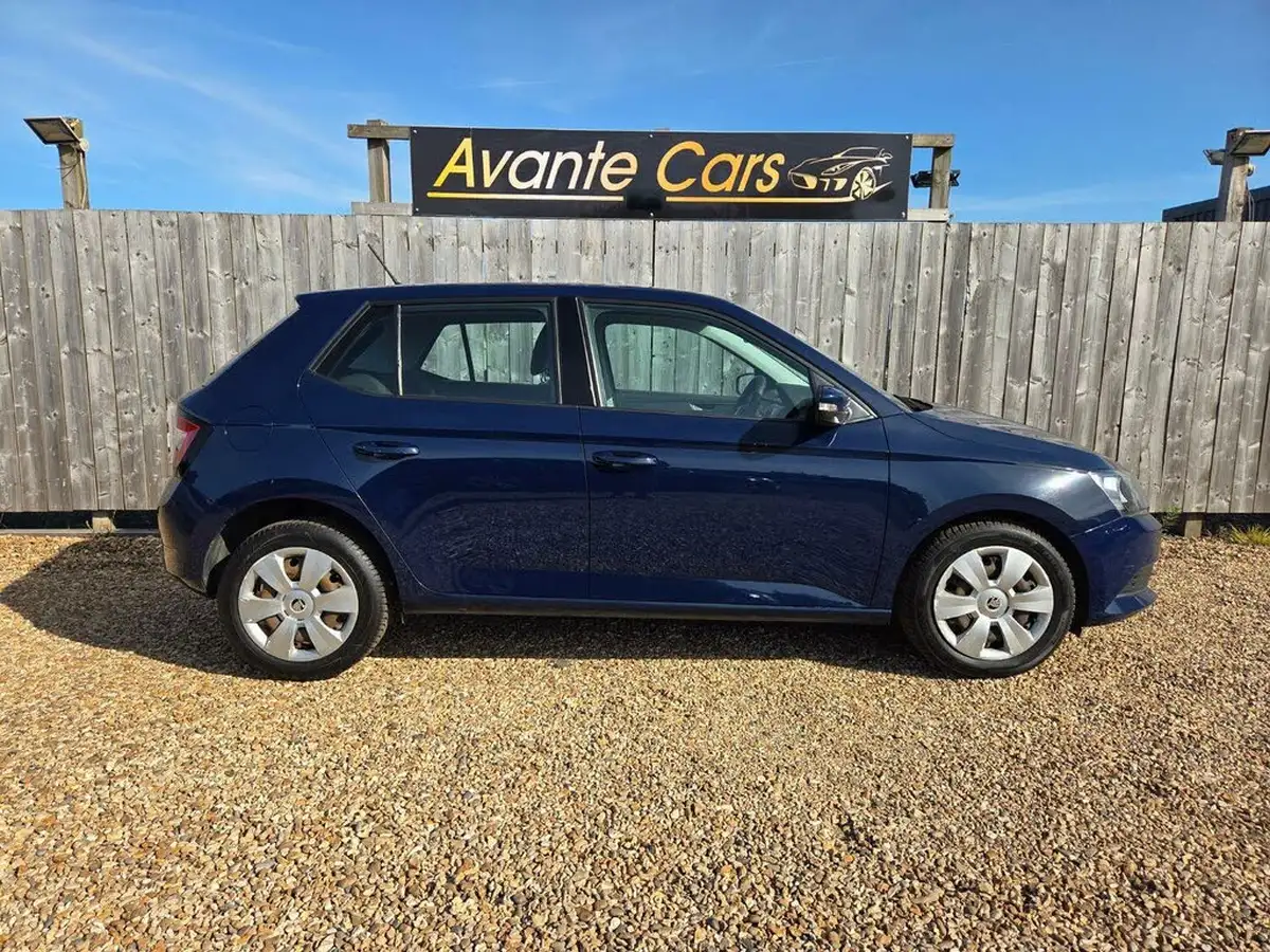 2017-skoda-fabia-10-mpi-s-hatchback-big-1