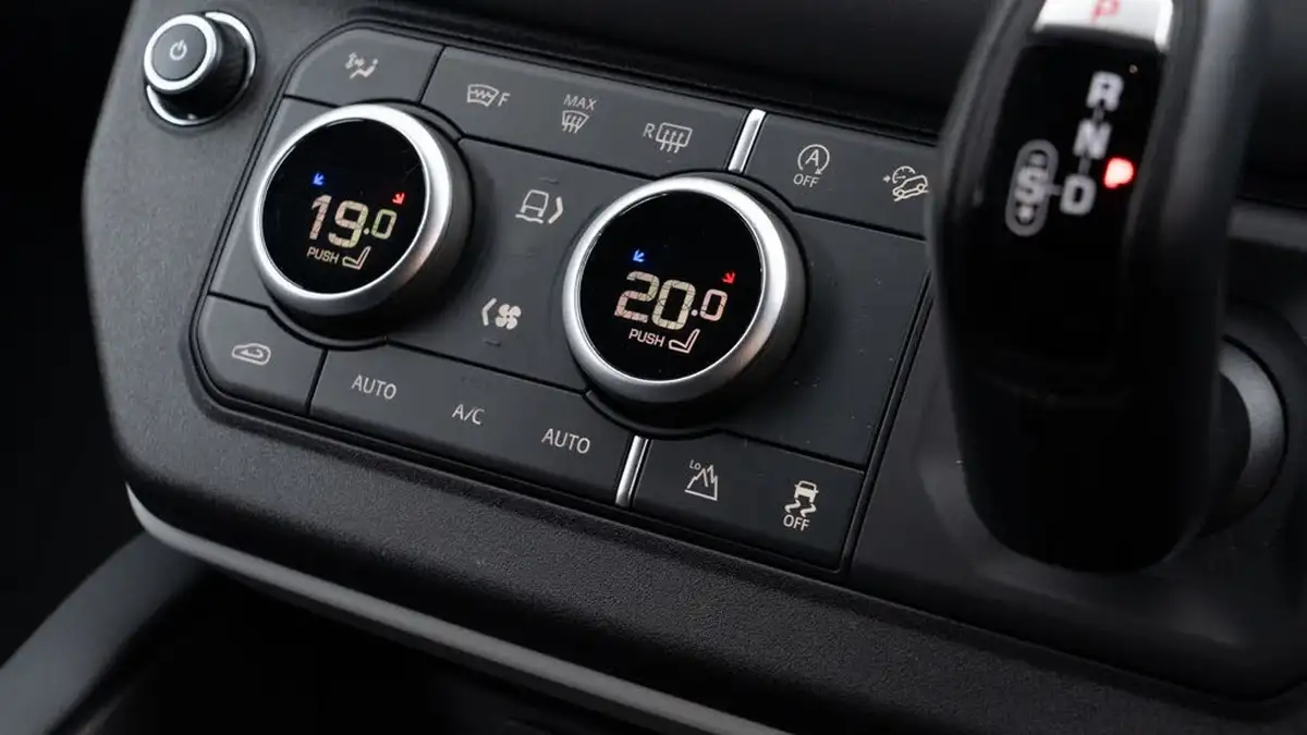2023-land-rover-90-defender-30-d250-hard-top-se-90-2997cc-big-20