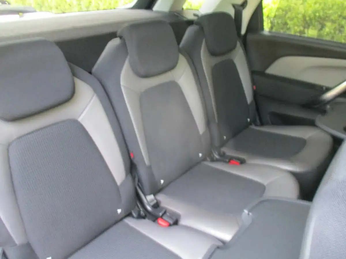 2018-citroen-c4-picasso-12-puretech-flair-big-24