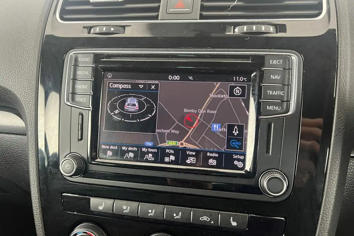 2015-volkswagen-scirocco-20tdi-r-line-184ps-big-14