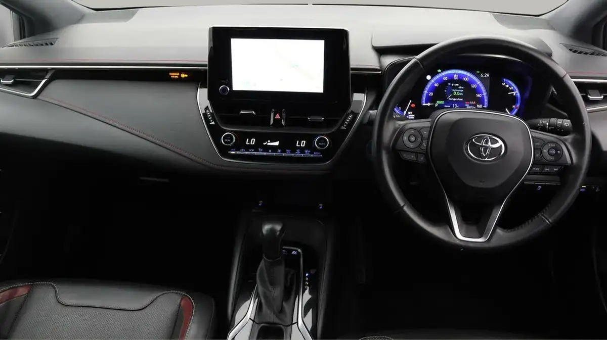 2022-toyota-corolla-18-vvt-i-excel-120bhp-trk-hatchback-big-12