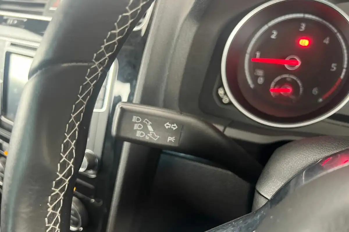 2015-volkswagen-scirocco-20tdi-r-line-184ps-big-38