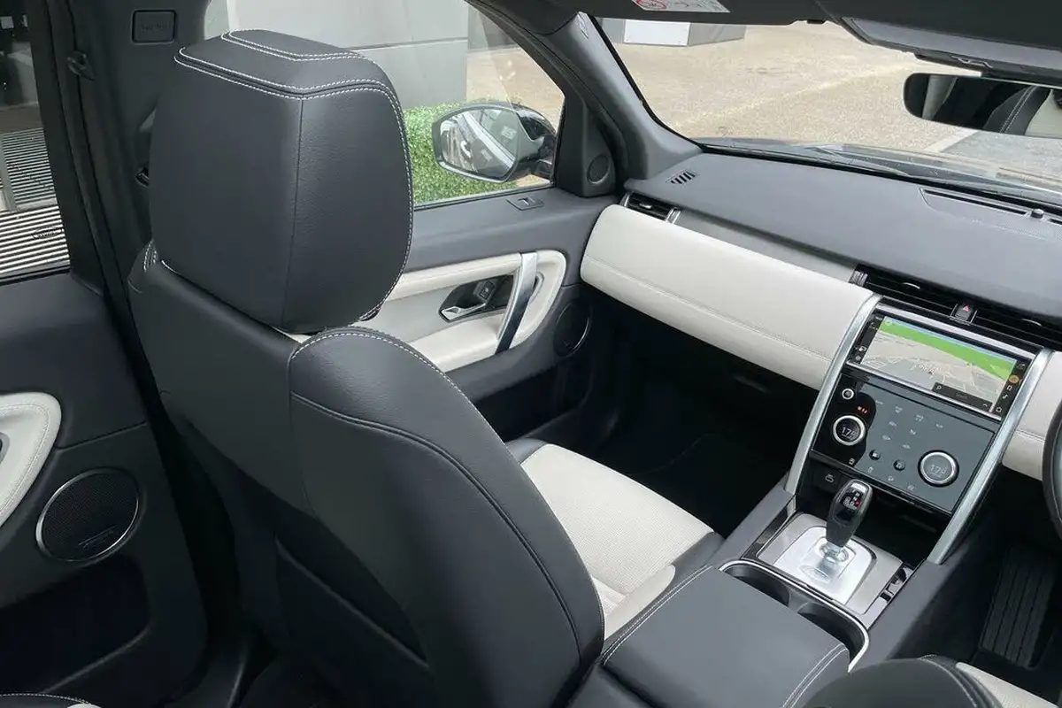 2022-land-rover-discovery-sport-15-p300e-r-dynamic-se-big-40
