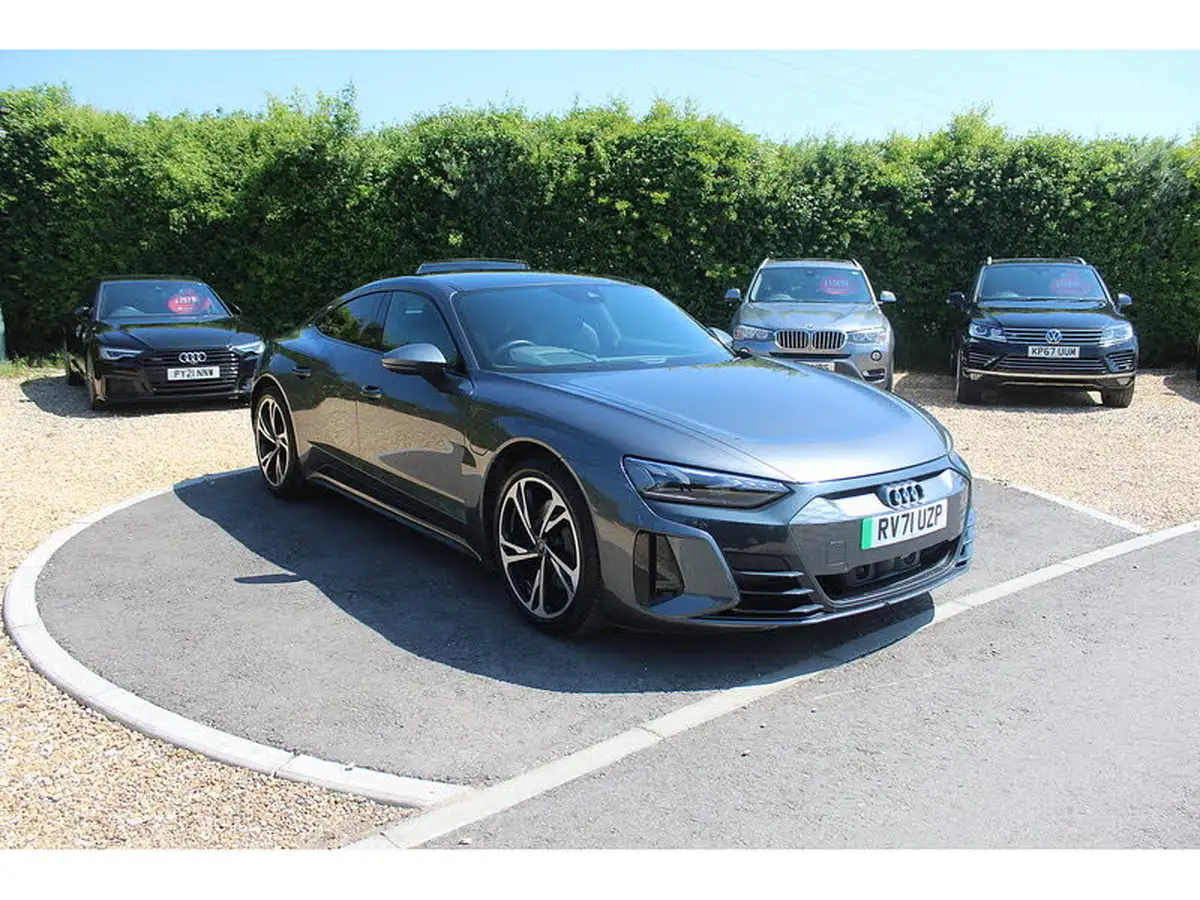2021-audi-e-tron-gt-e-big-0