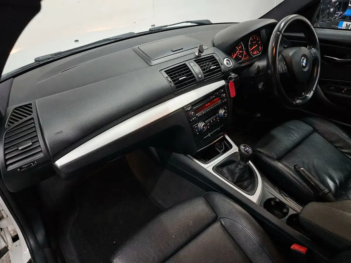 2012-bmw-1-series-20-120i-sport-plus-edition-coupe-big-14