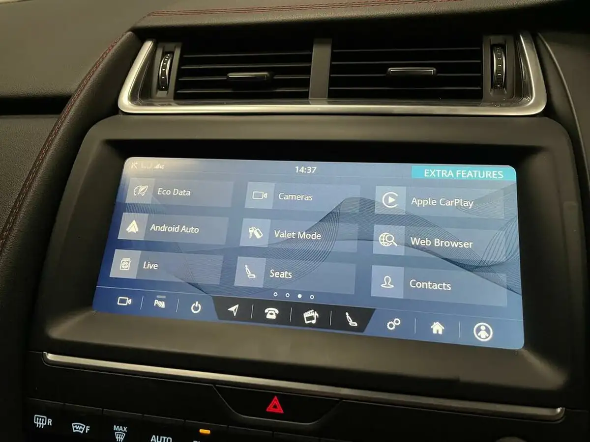 2020-jaguar-e-pace-20-i4-chequered-flag-200ps-big-18