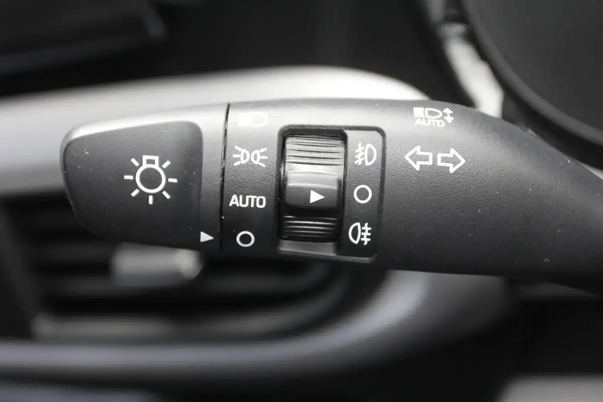 2024-hyundai-i10-10-premium-63ps-auto-big-20