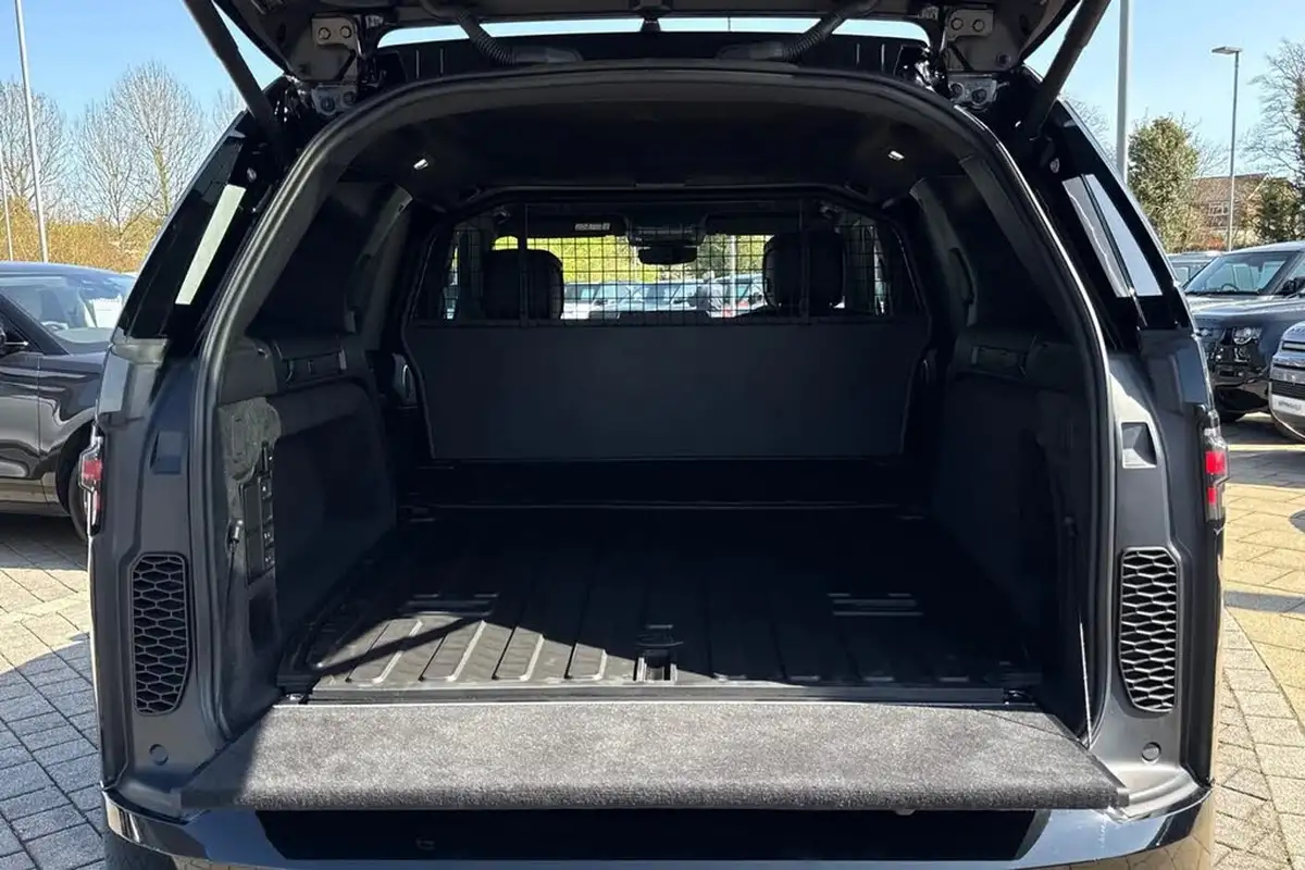 2025-land-rover-discovery-30-d350-commercial-dynamic-hse-big-9