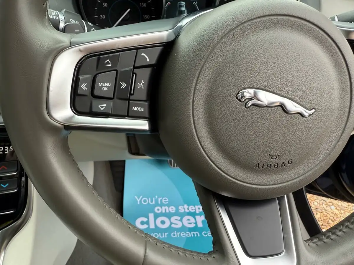 2019-jaguar-xe-20i-portfolio-200ps-big-26