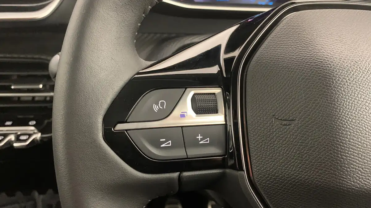 2022-peugeot-208-12-puretech-allure-premium-100ps-big-18
