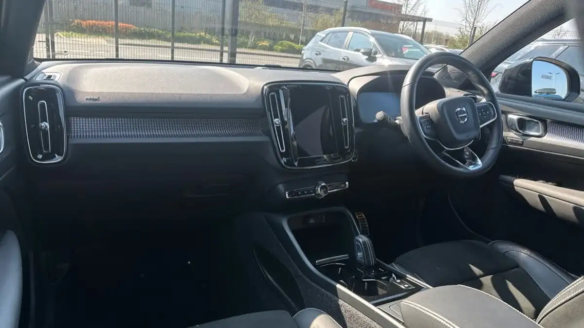 2022-volvo-xc40-20-b4-r-design-pro-big-3
