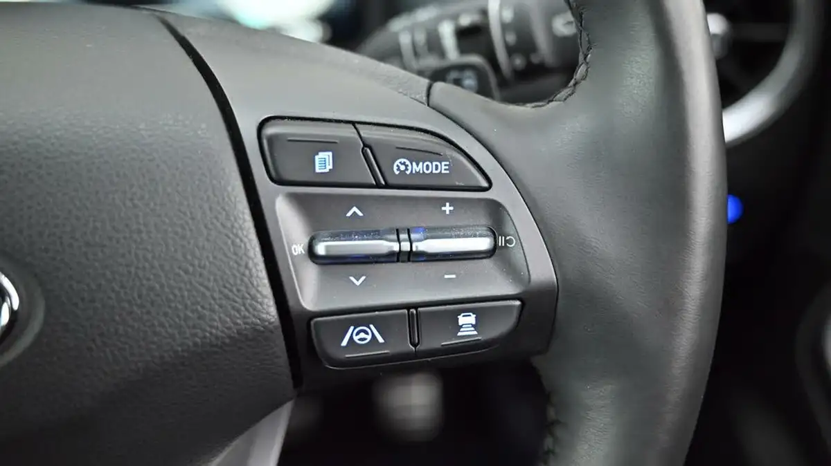 2022-hyundai-kona-e-premium-204ps-64kwh-7kw-obc-big-24