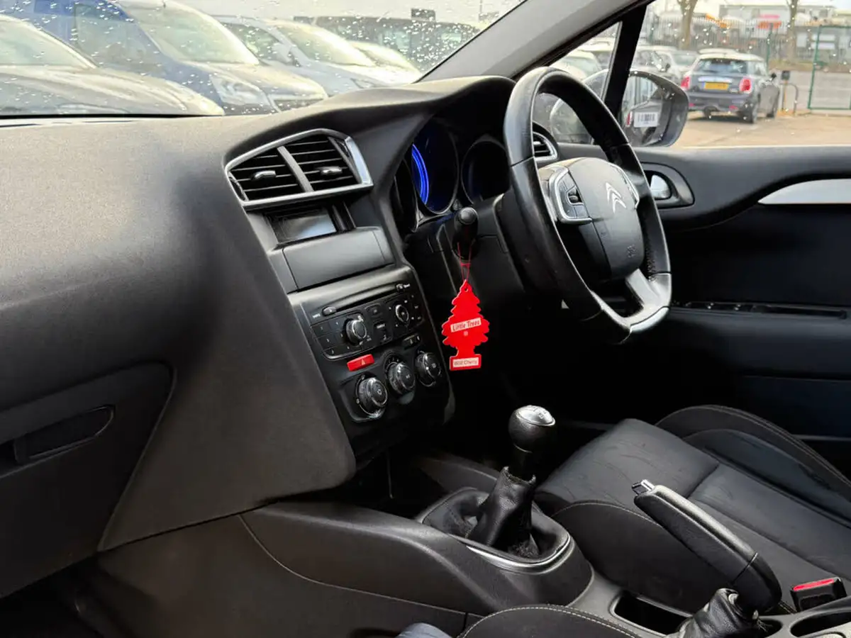 2015-citroen-c4-16td-vtr-big-56