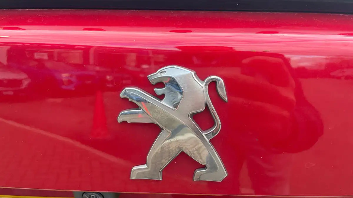 2022-peugeot-2008-suv-12-puretech-gt-big-25