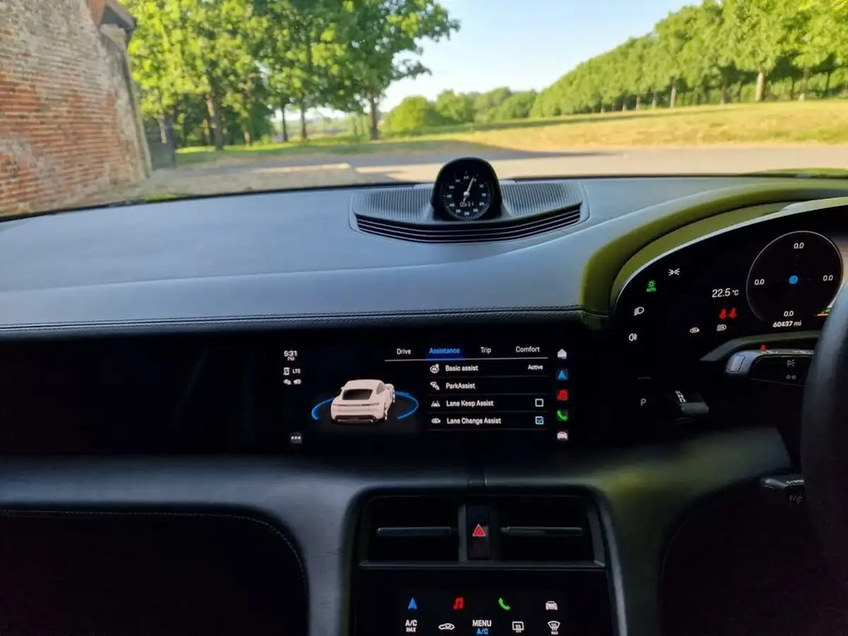 2020-porsche-taycan-e-turbo-big-14