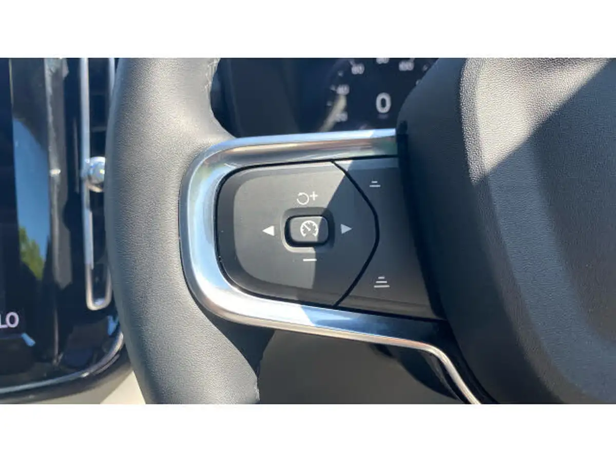 2022-volvo-xc40-20-b4-inscription-awd-big-17