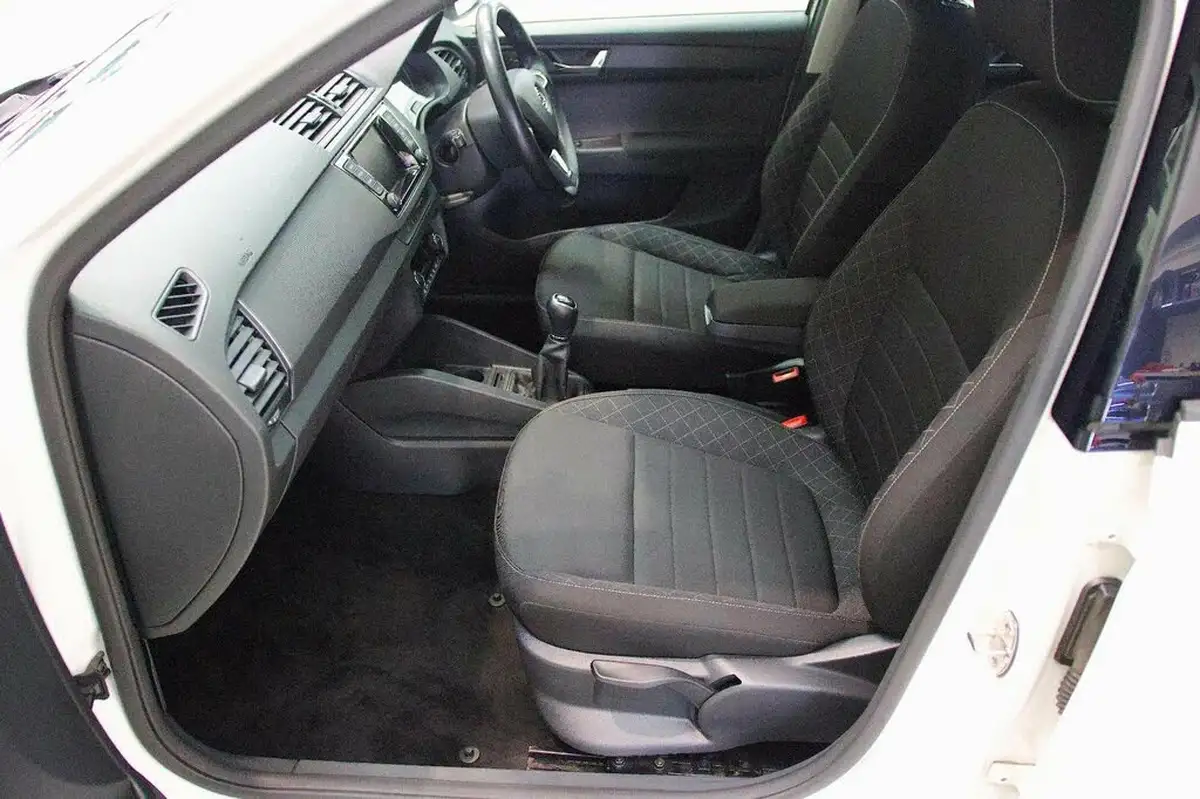 2015-skoda-fabia-12-tsi-se-l-90ps-hatchback-big-10