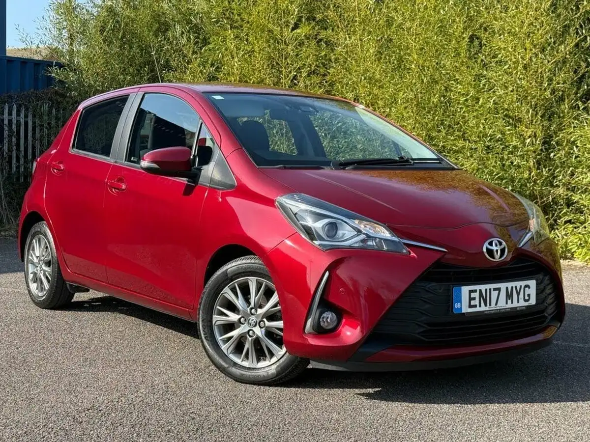 2017-toyota-yaris-10-vvt-i-icon-tech-big-0